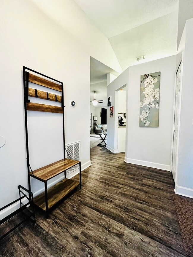 Building Photo - 11 Brindlewood Dr