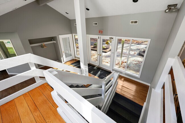 Building Photo - 27 Farmington Chase Crescent