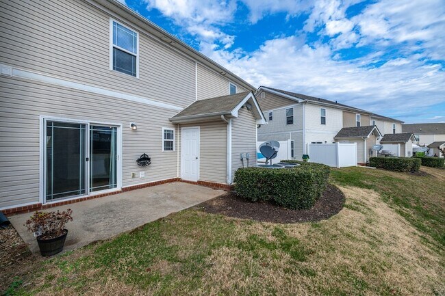 Building Photo - 1011 Somerset Springs Dr