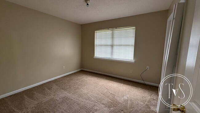 Building Photo - RATE DROP ALERT (was $$2600/month) and FALL MOVE-IN SPECIAL: 50% OFF 1st MONTH'S RENT!**