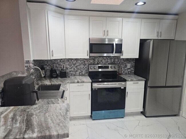 Building Photo - 3801 Waterview Cir
