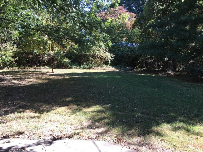 Building Photo - Spacious 3BR/2BA