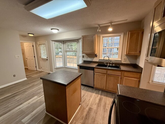 Building Photo - 1024 Laurens Way