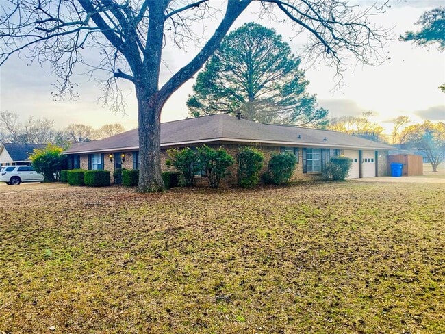 Building Photo - 110 Diane Dr