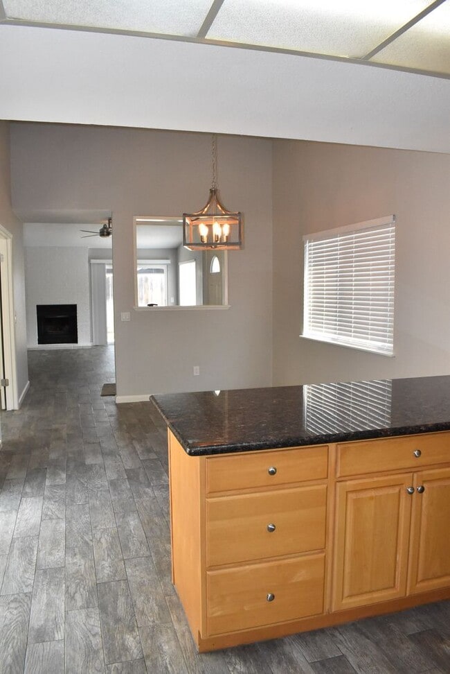 Building Photo - Tastefully updated home close to shopping and remodeled elementary school!