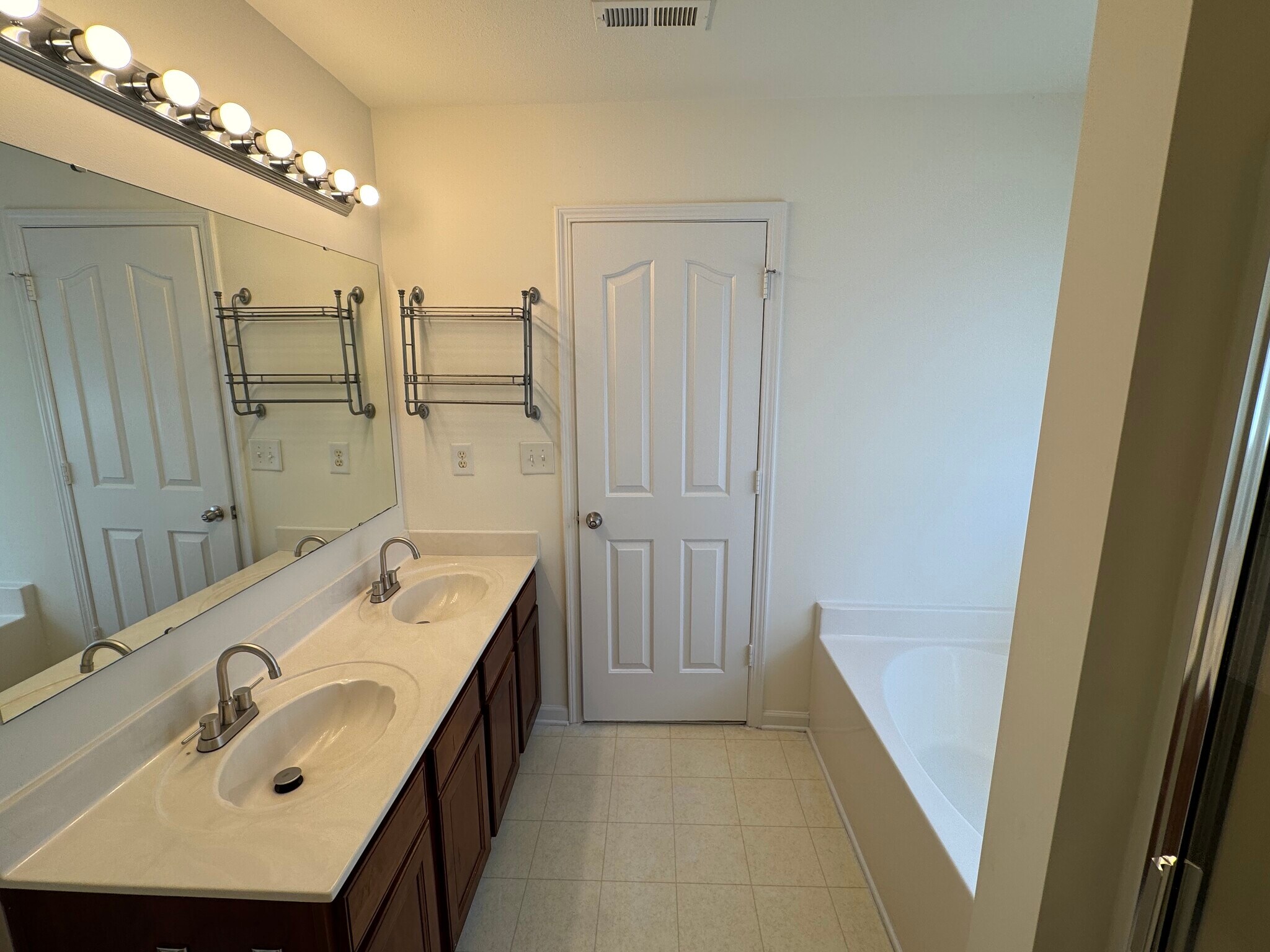 Building Photo - 6718 Sequoia Hills Dr