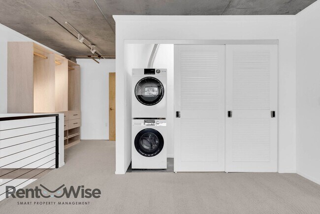 Building Photo - 77 Dow Pl