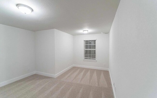 Building Photo - 213 Alicante Ln