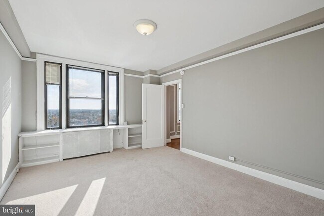 Building Photo - 2031 Locust St