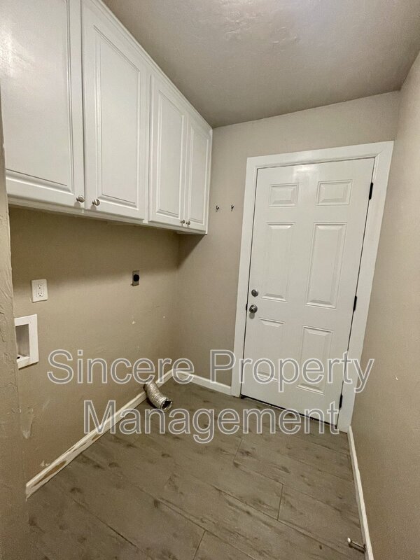 Building Photo - 120 N Ranchwood Blvd
