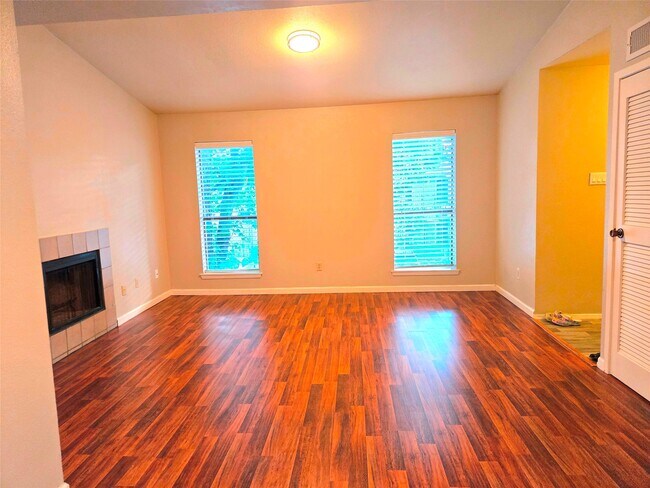 Building Photo - 6602 Harbor Town Dr