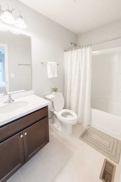 Building Photo - 1114 Evergreen Ave