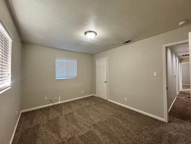 Building Photo - 4112 43rd Ave