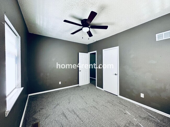 Building Photo - Updated 3 Bed, 2 Bath Ranch Home near Downtown Olathe!