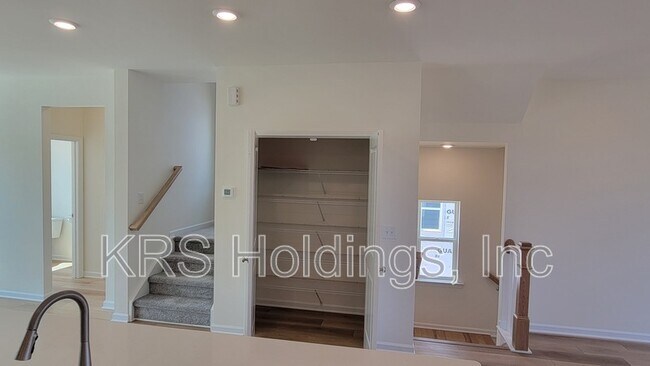 Building Photo - 838 Parc Townes Dr