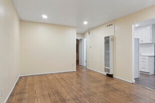 Building Photo - 2800 Virginia Ave