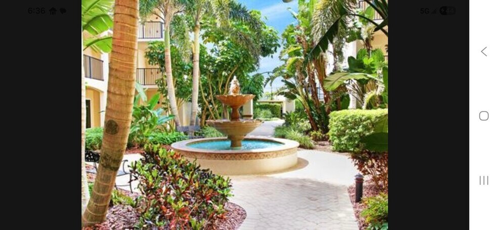 Beautiful entrance - 425 Pierce Ave