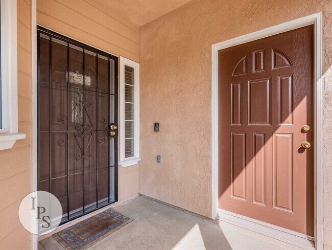 Building Photo - SOLAR!!!!  Fresno NorthEast Home, 4BR/2.75...