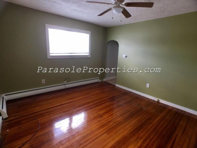 Building Photo - 704 Cooney St