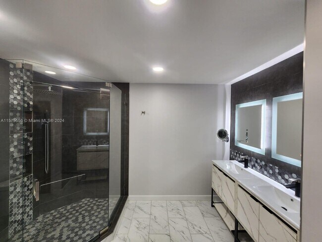 Building Photo - 1701 Bayberry Dr