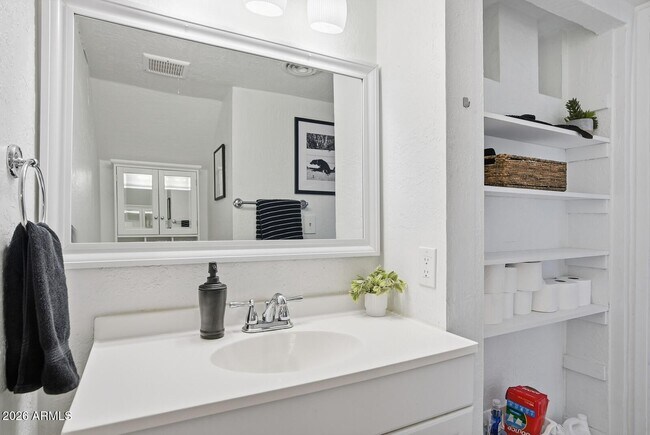 Building Photo - 4630 N 68th St