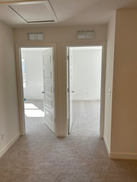 Building Photo - 1752 Trinity Ln