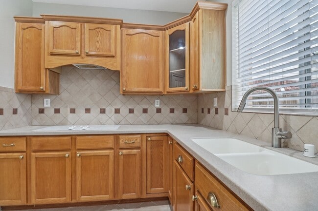 Building Photo - 12611 Brookfield Park