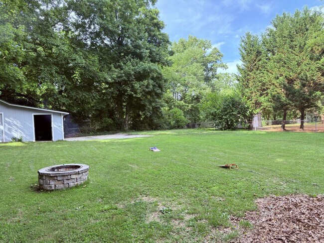 Building Photo - 205 Venus Dr