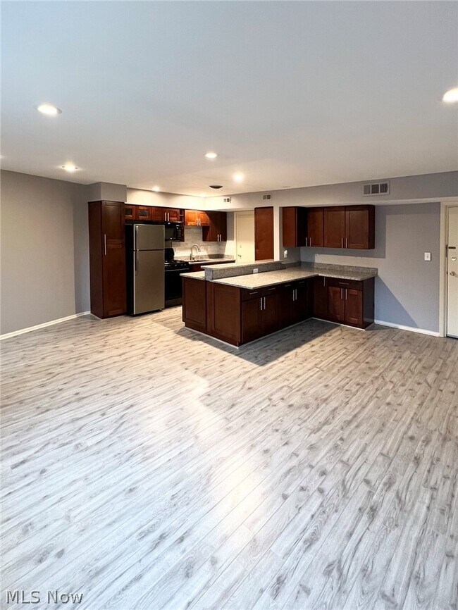 Building Photo - 20301 Shelburne Rd