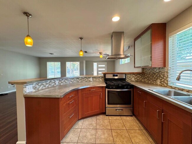 Building Photo - Location, Location, Location!