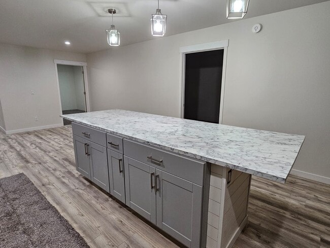 Building Photo - 38405 Woody Cir