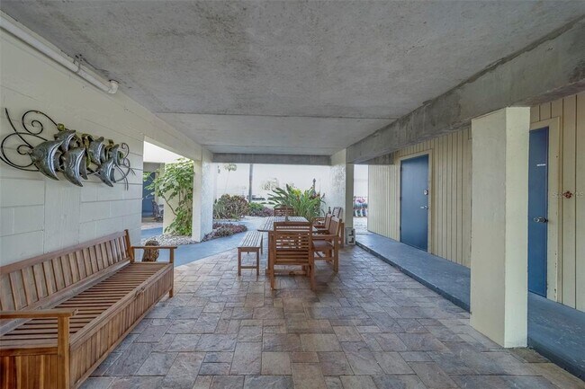 Building Photo - 11650 Capri Cir S
