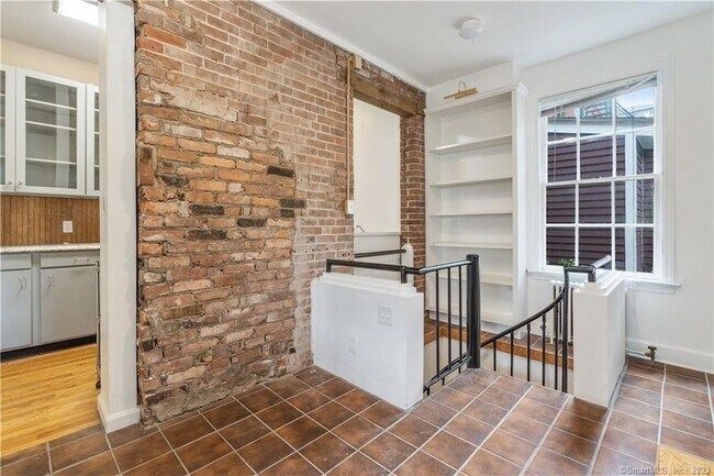 Building Photo - 239 Bradley St