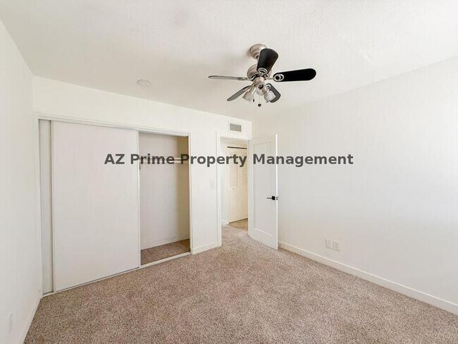 Building Photo - 4440 W Solano Dr N