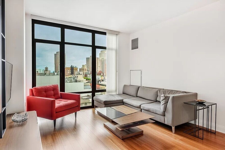 Building Photo - 57 Reade St