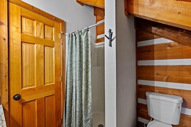 Building Photo - 212 Dogpatch Ln