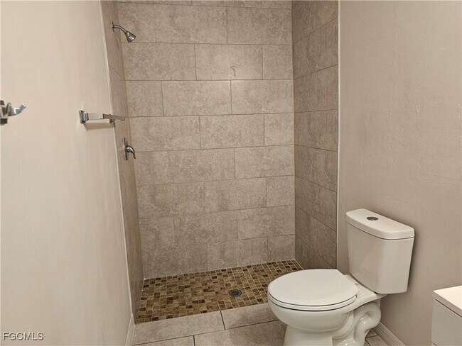 Building Photo - 545 SE 4th Terrace