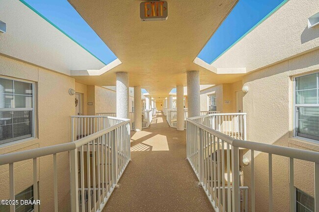 Building Photo - 4650 Links Village Dr