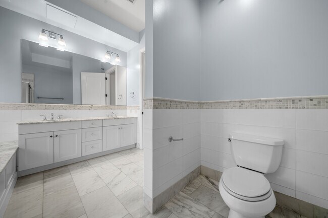 Building Photo - 1600 Kaufer Ln