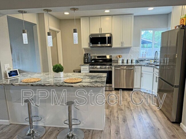 Building Photo - 2524 7th Ave