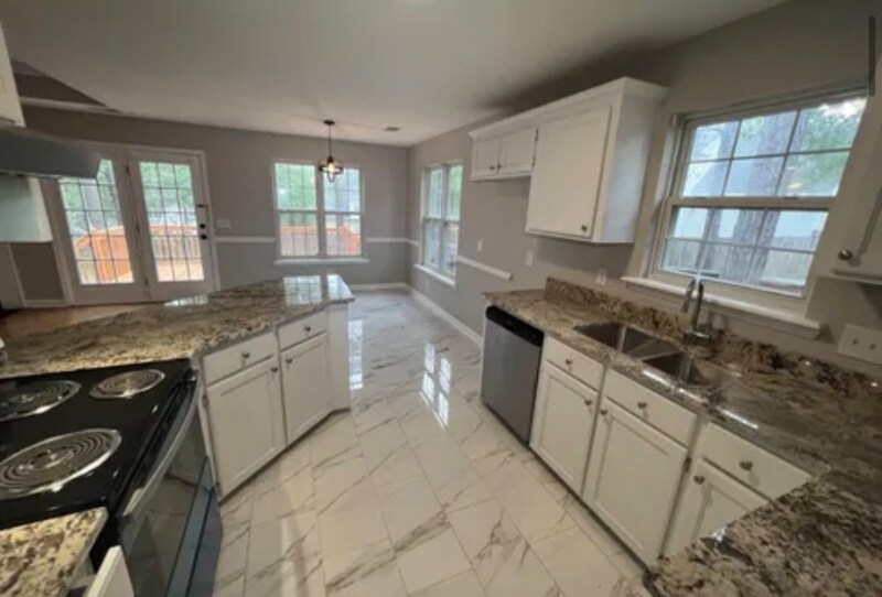 Building Photo - 404 Waterville Dr