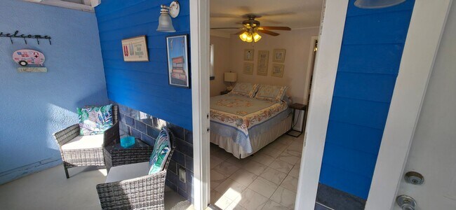 Building Photo - 1915 Avenue O 1/2