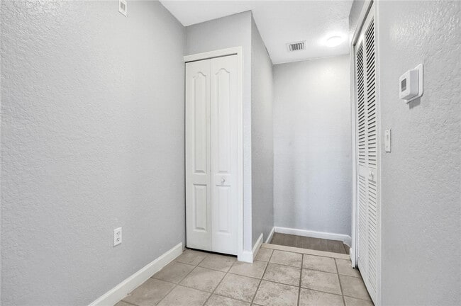 Building Photo - 2137 Shoma Dr