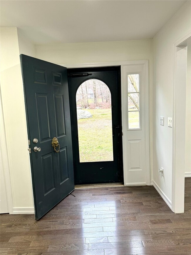 Building Photo - 26 Sallys Ln