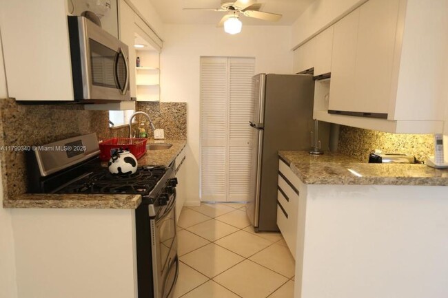 Building Photo - 3 bedroom in Hollywood FL 33020