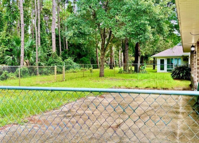 Building Photo - 4-Bedroom / 2-Bathroom Home in Palm Coast