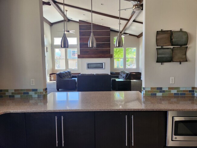 Building Photo - End Unit Townhome Available for Rent July 1st