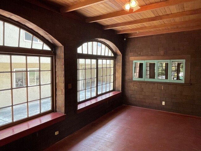 Building Photo - Charming & Bright 3 Bedroom 1 Bathroom Home Walking Distance to SJSU