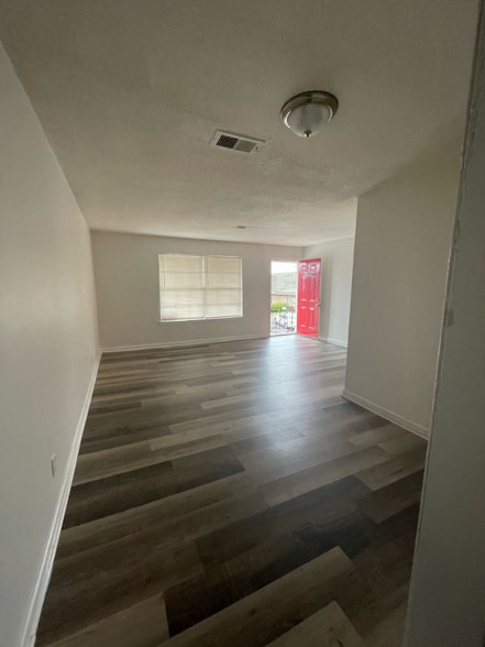 Building Photo - 2411 Talonwood Dr