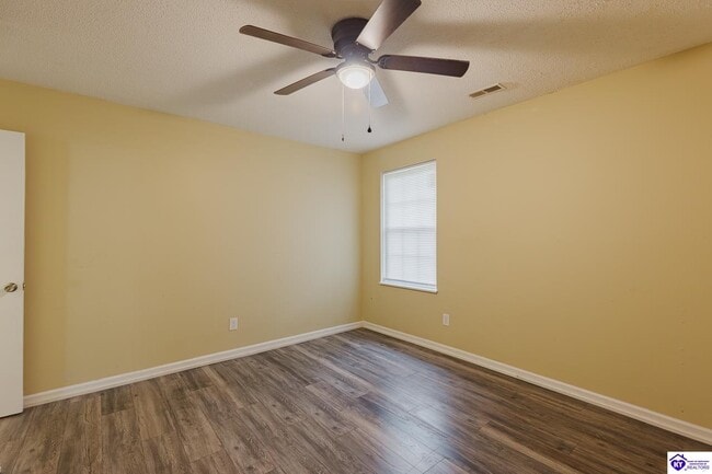 Building Photo - 150 Airview Dr